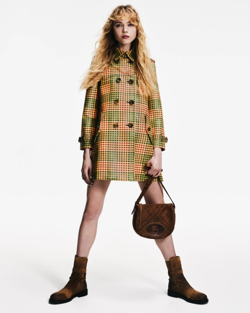 Nova Campanha da Burberry traz Twiggy como estrela da coleção Verão 2026