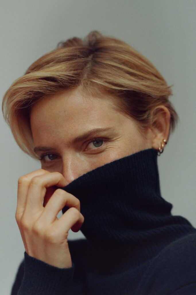 Cabelo loiro mel volta como tendência sofisticada