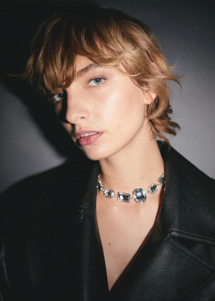 Cabelo loiro mel volta como tendência sofisticada