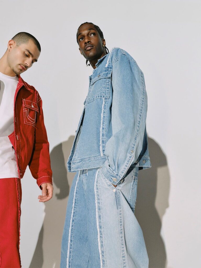 Look e referências de Total Jeans Masculino: agora é a vez dos meninos entrarem de vez nessa trend