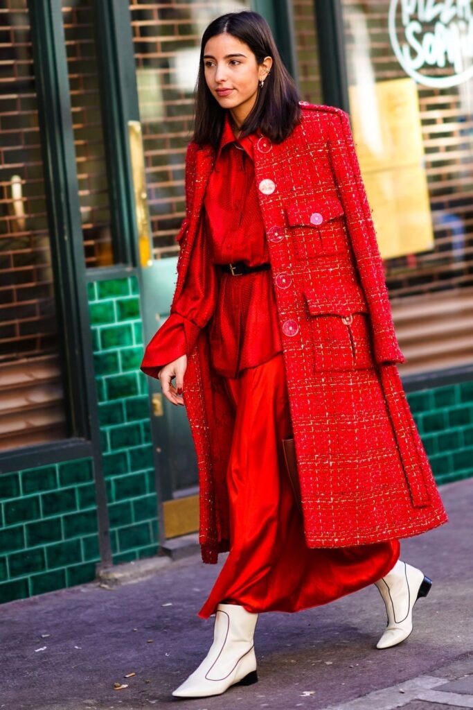 Look vermelho vivo está dominando  a temporada, saiba tudo sobre a tendência