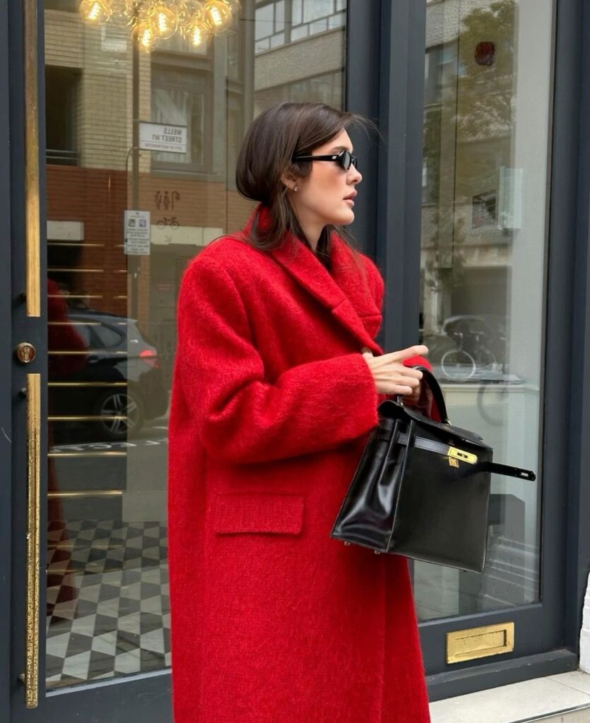 Look vermelho vivo é tendência e domina  a temporada