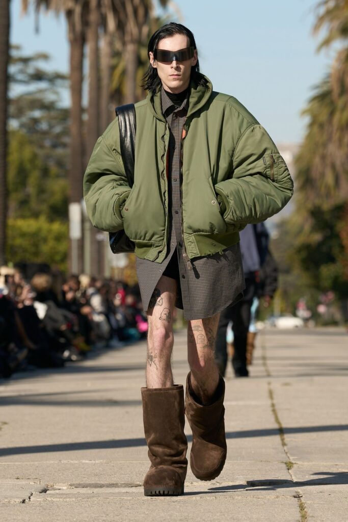 Jaqueta bomber masculina volta como tendência do streetwear