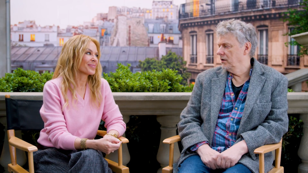 Campanha da Chanel 25 recria universo de Kylie Minogue com Margot Robbie