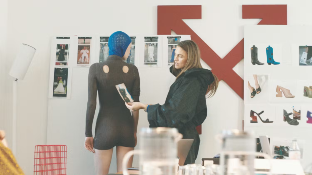 Off-White coleção 10x10 reinventa ícones da marca em parceria com artistas e designers