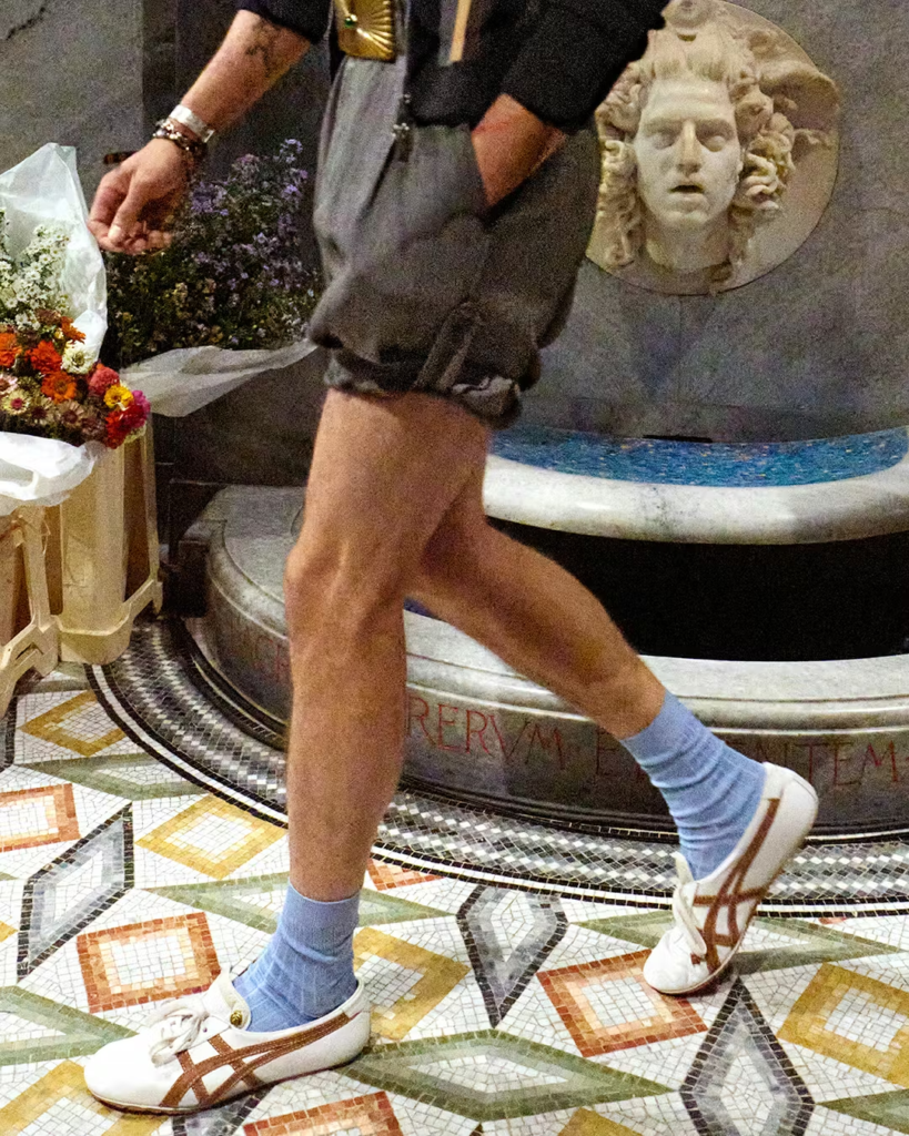 Versace x Onitsuka Tiger redefine o luxo esportivo