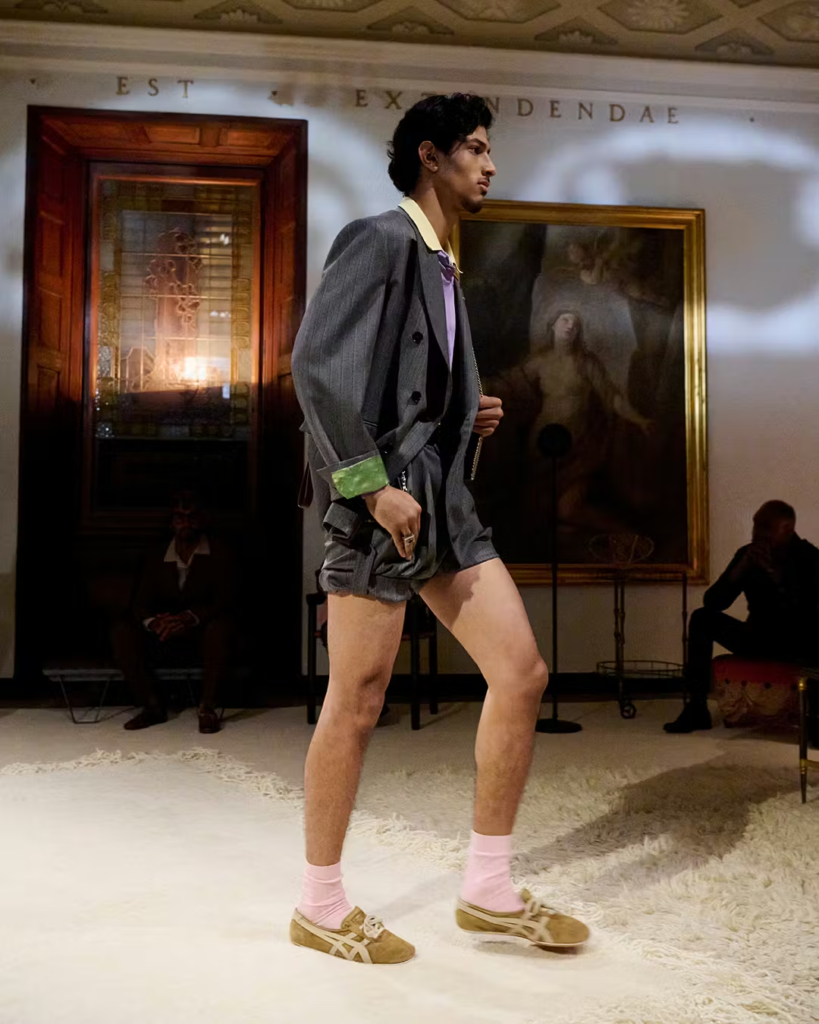 Versace x Onitsuka Tiger redefine o luxo esportivo