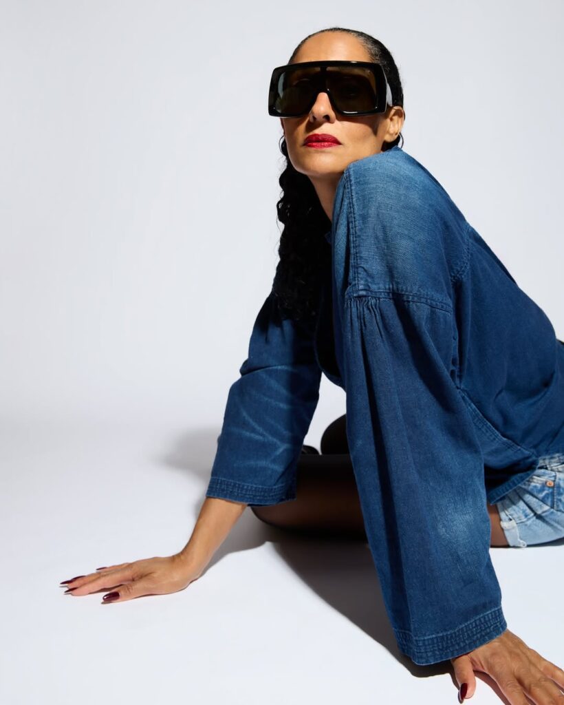 Atriz Tracee Ellis Ross colabora com marca de eyewear Emmanuelle Khanh