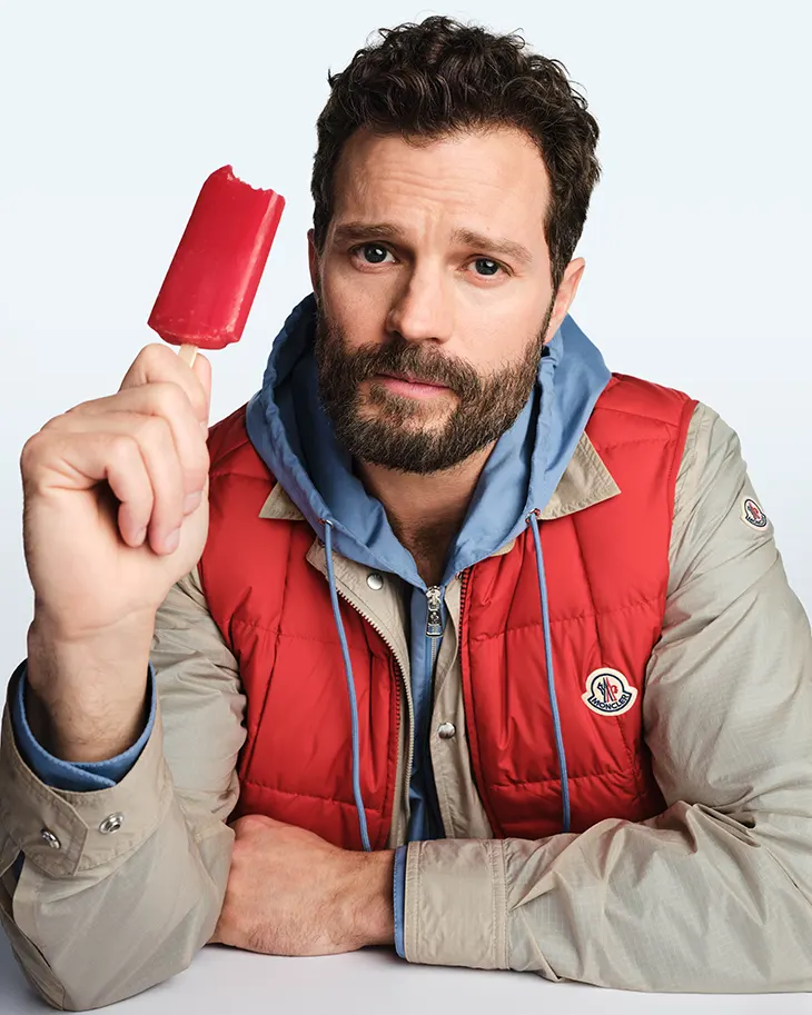 Campanha de verão da Moncler com Jamie Dornan