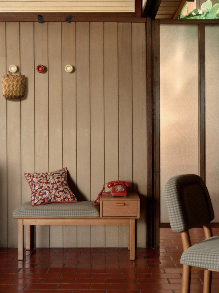 Emma Chamberlain lança coleção de decoração com a West Elm