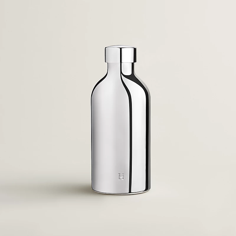 A garrafa térmica de 7.000 reais da Hermès