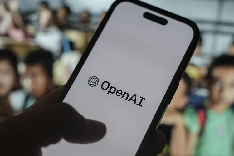 Celular da OpenAI pode substituir apps por IA