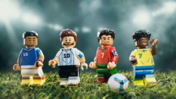 Campanha da LEGO Copa do Mundo 2026 reúne Messi, Ronaldo e Vini Jr.