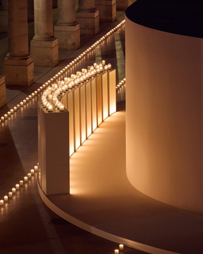 Diptyque cria instalação multissensorial no Palais-Royal
