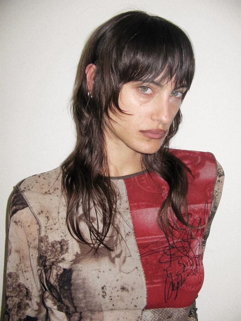 Visual effortless com messy makeup 