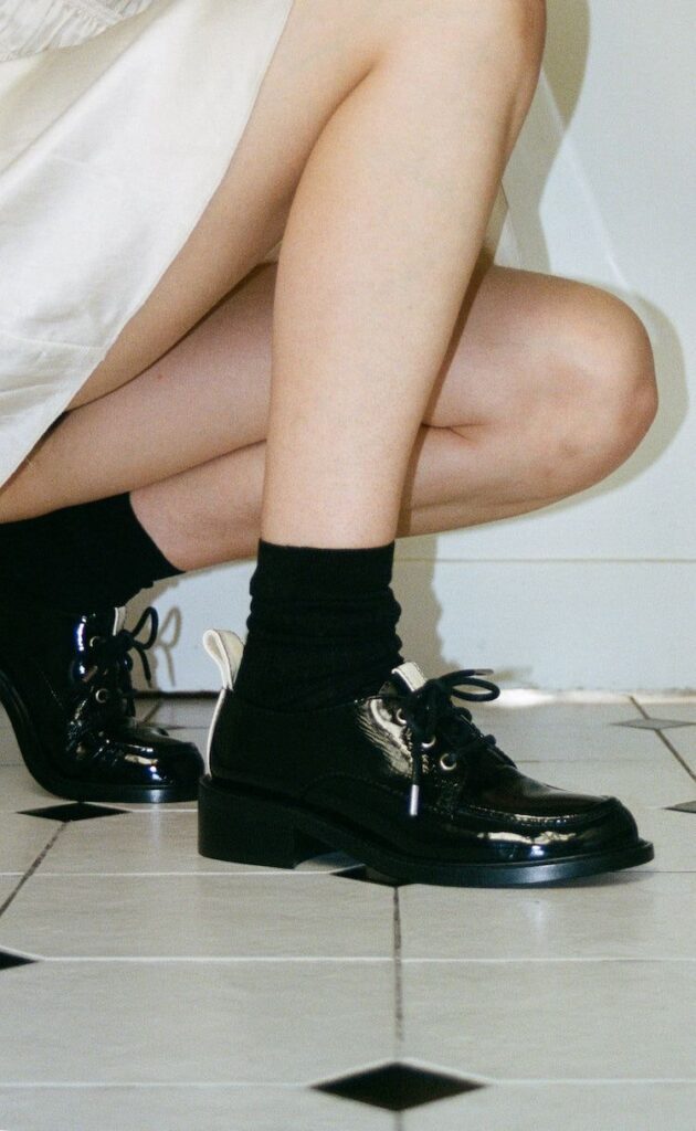 sapato oxford preto moderno de vinil
