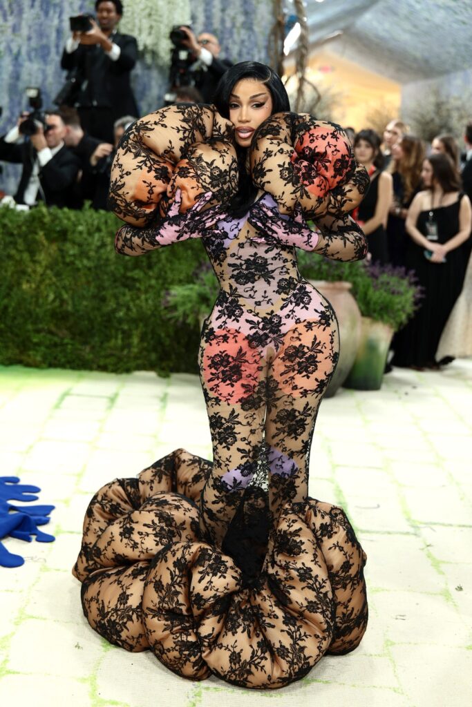 Met Gala 2026: os Looks mais Comentados da Noite; cardi b no met gala 2026