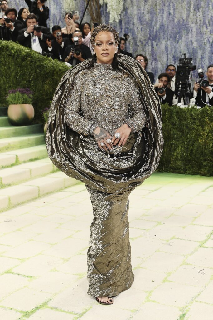 Met Gala 2026: os Looks mais Comentados da Noite, rihanna no met gala