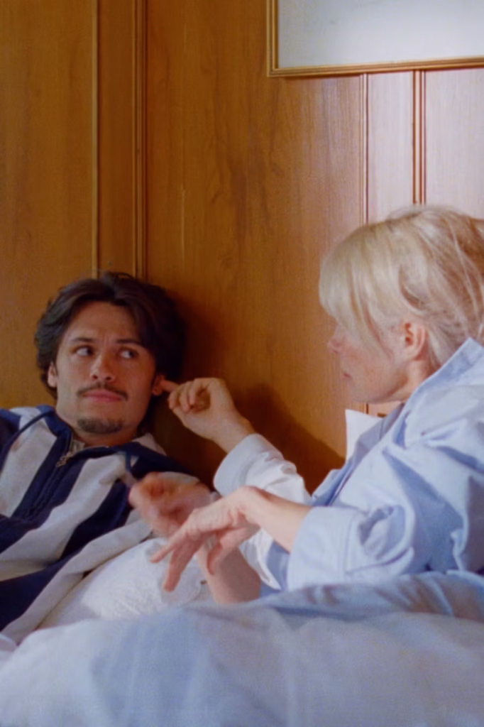 Pamela Anderson e seus filhos estrelam campanha da Jacquemus