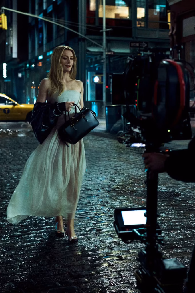 Sarah Pidgeon estrela nova campanha da Balenciaga