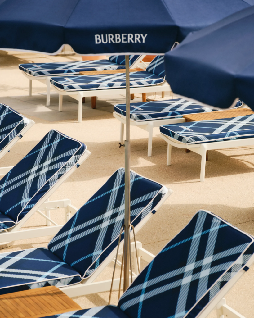 Burberry toma conta do Hôtel Belles Rives na Riviera Francesa
