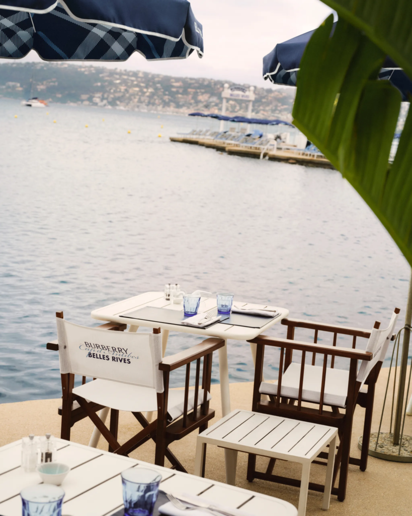 Burberry toma conta do Hôtel Belles Rives na Riviera Francesa
