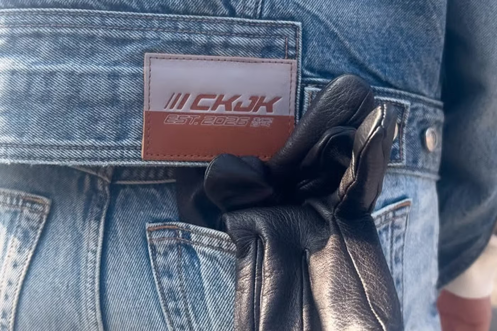 Calvin Klein revela collab com o cantor Jung Kook