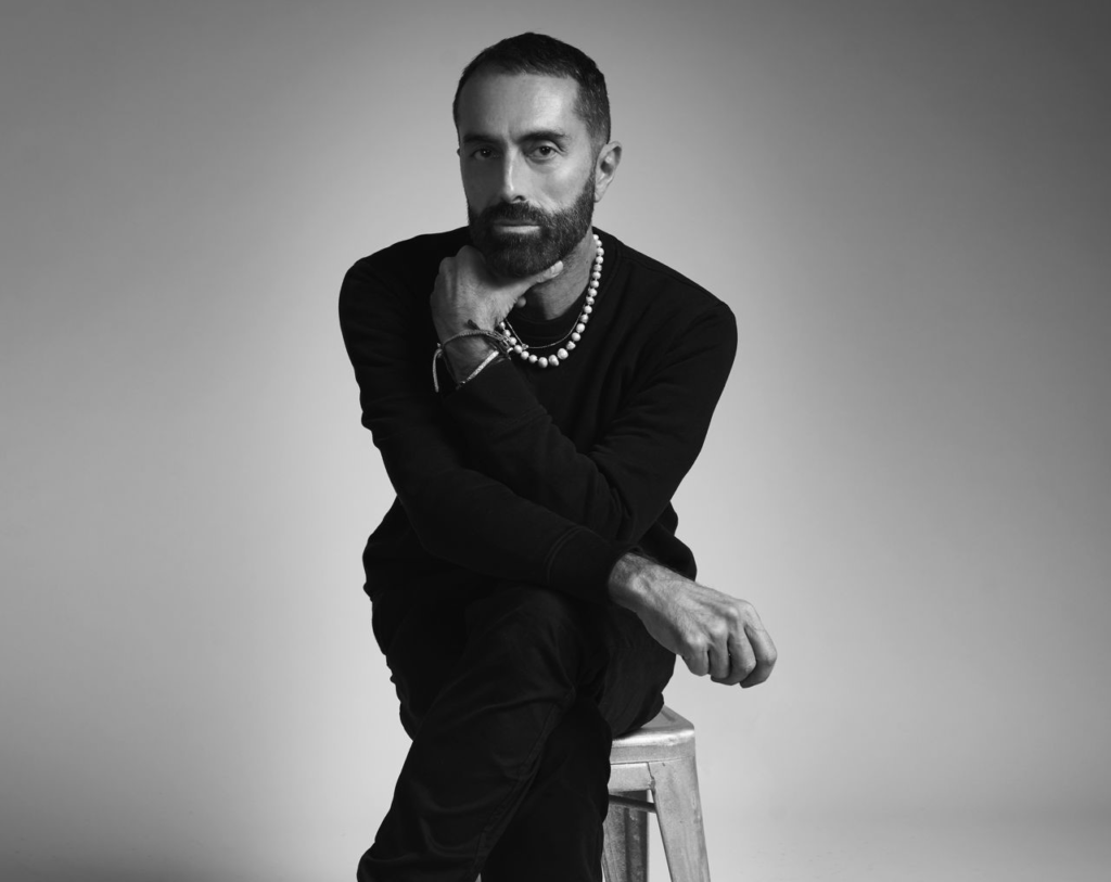 GIAMBATTISTA VALLI RETOMA O CONTROLE TOTAL DA MARCA