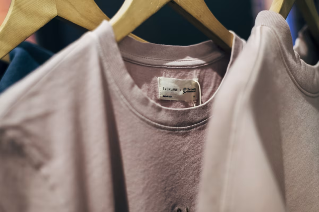 Shein compra Everlane e, talvez, a última ilusão de sustentabilidade da moda