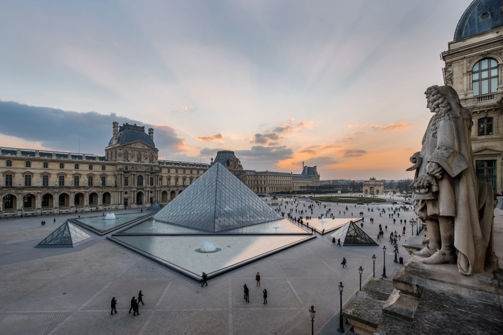 Louvre anuncia grande renovação até 2031