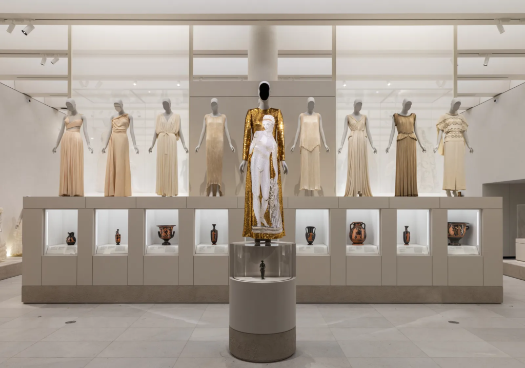 Renata Buzzo representa o Brasil na mostra Costume Art