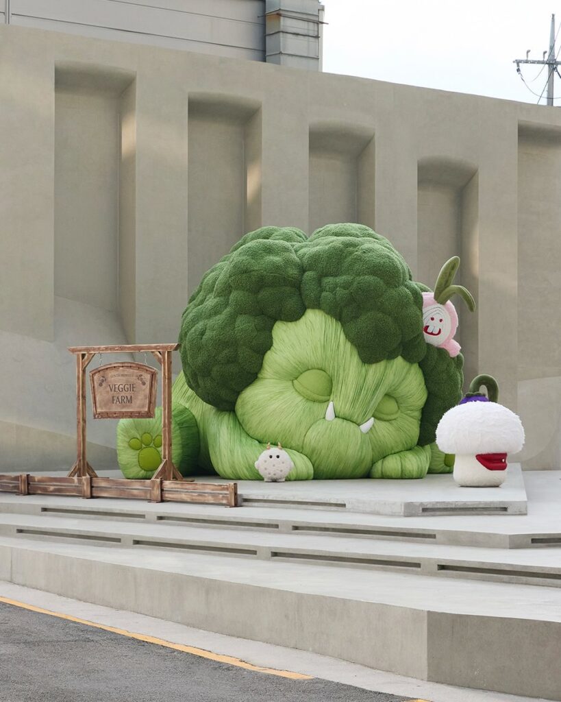 Pop-up da Gentle Monster com instalação de vegetais gigantes