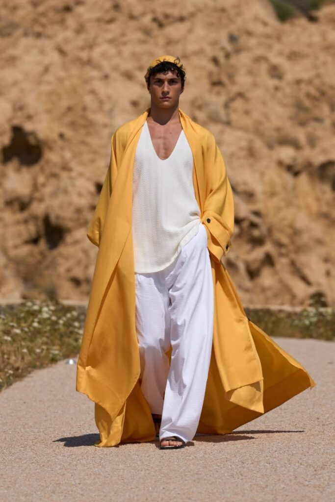 Jacquemus apresenta coleção Le Bonheur em desfile na Córsega