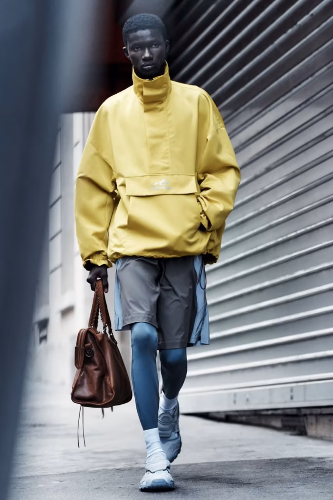 Balenciaga aposta no luxo esportivo com nova linha techwear