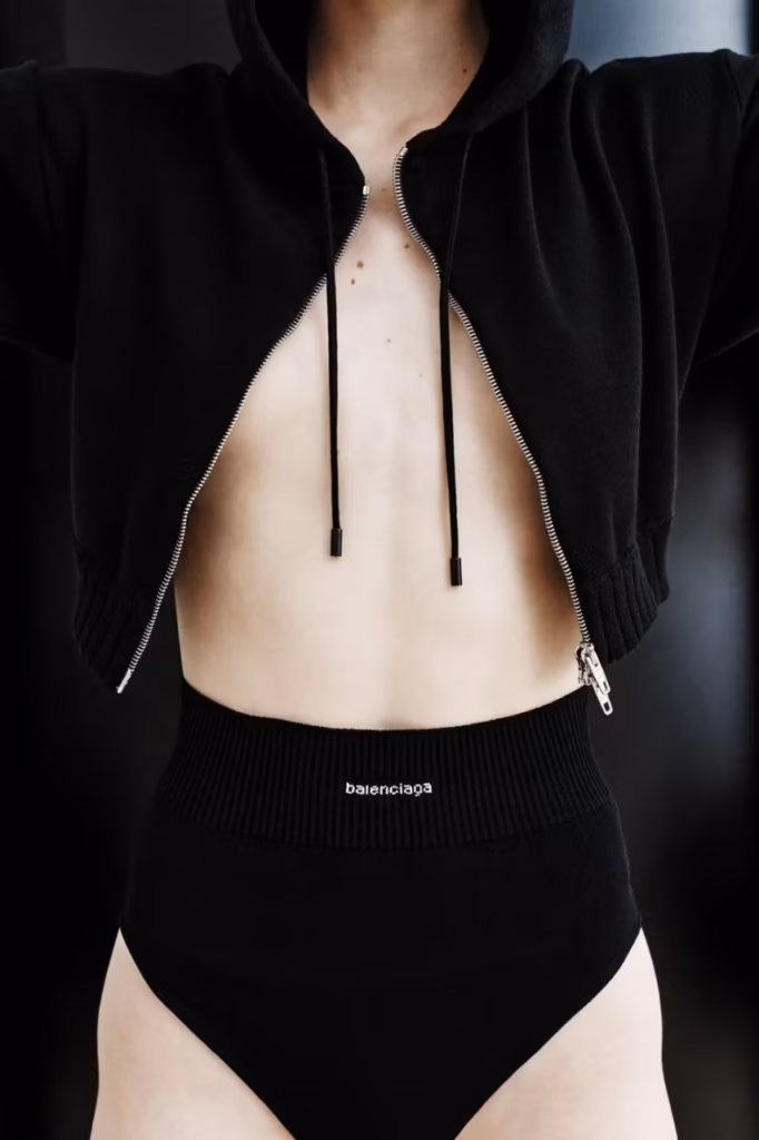 Balenciaga aposta no luxo esportivo com nova linha techwear