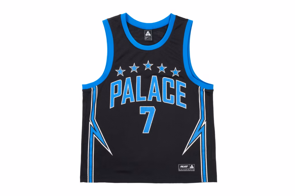 Palace lança coleção de futebol com camiseta do Brasil