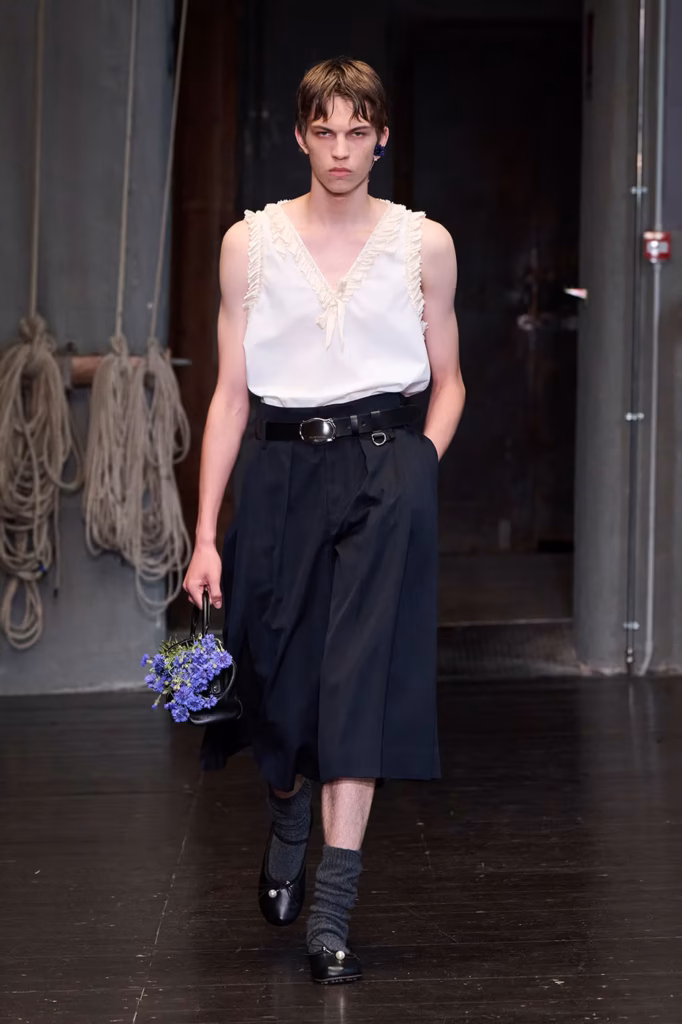 Simone Rocha apresenta primeiro desfile masculino em Florença