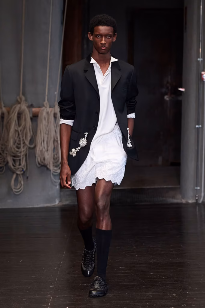 Simone Rocha apresenta primeiro desfile masculino em Florença