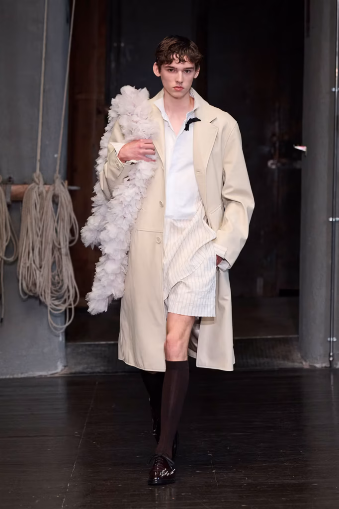 Simone Rocha apresenta primeiro desfile masculino em Florença