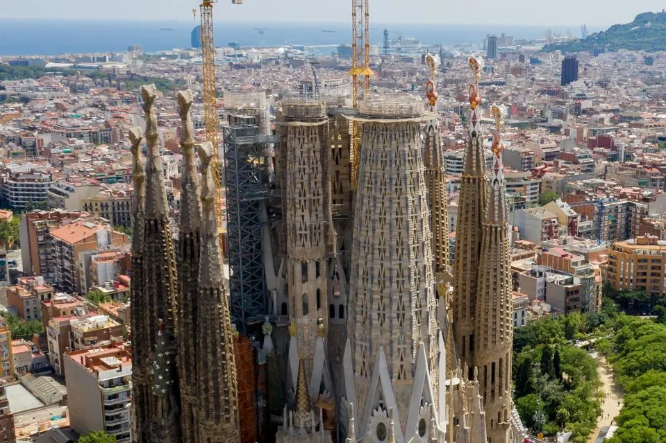 Após 144 anos, a Basílica Sagrada Família é concluída