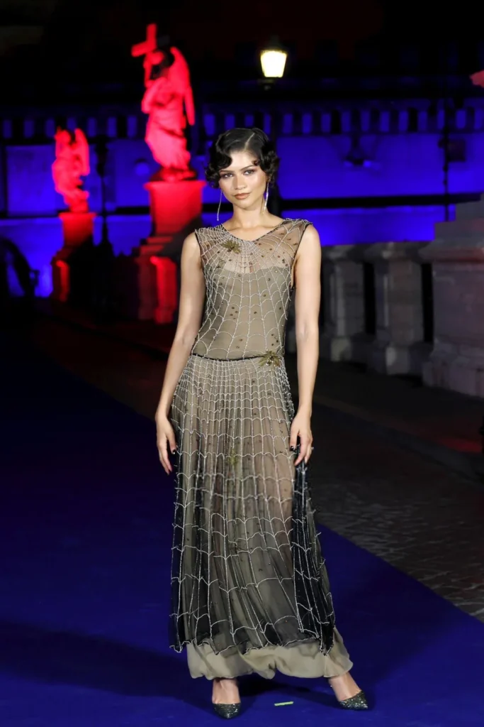 Zendaya usa vestido vintage Giorgio Armani