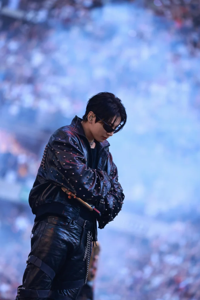 Looks da turnê do Jung Kook  foram criados pela Balenciaga