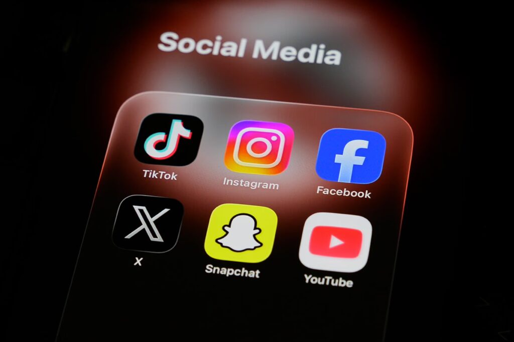 Franca proíbe redes sociais