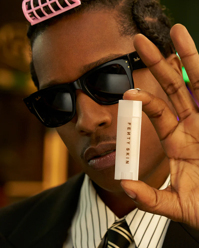 A$AP Rocky e Rihanna estrelam o novo anúncio da Fenty Skin