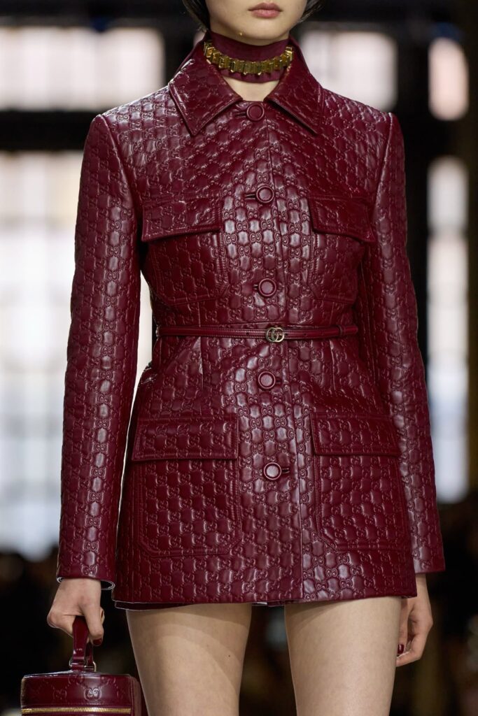 look burgundy da gucci para o inverno 2026