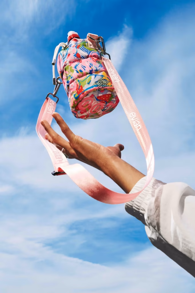 Evian celebra 200 anos com bolsa exclsuiva para Wimbledon