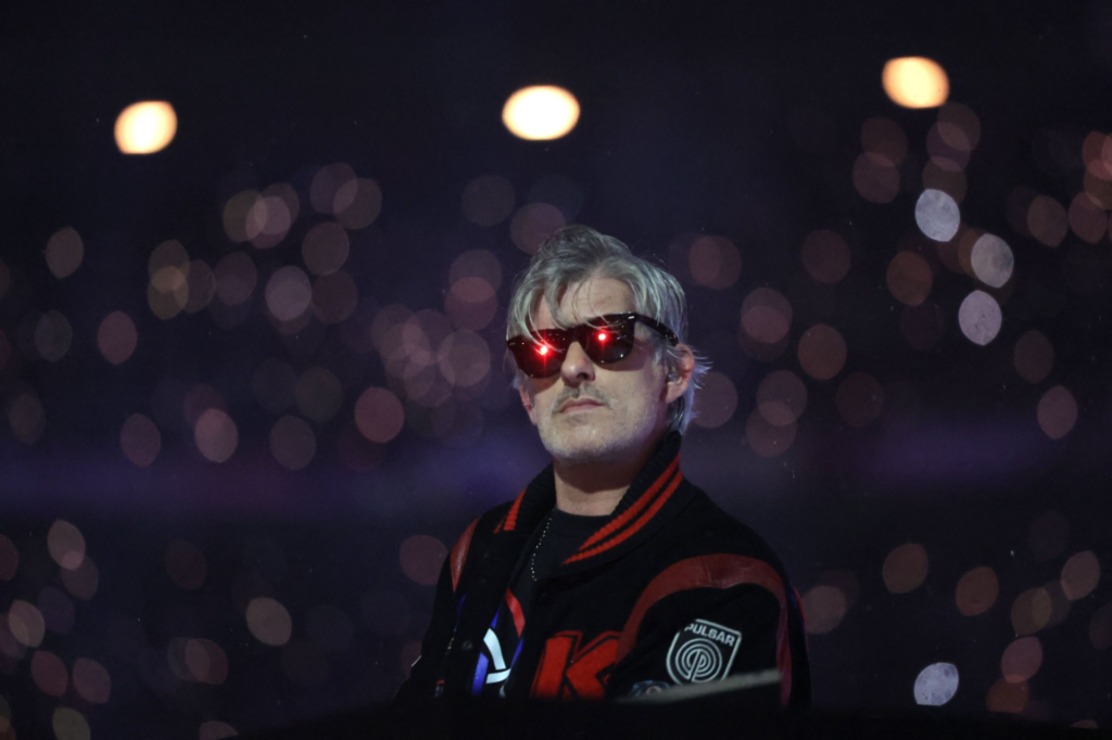Kavinsky, ícone da música eletrônica francesa, morre aos 50 anos