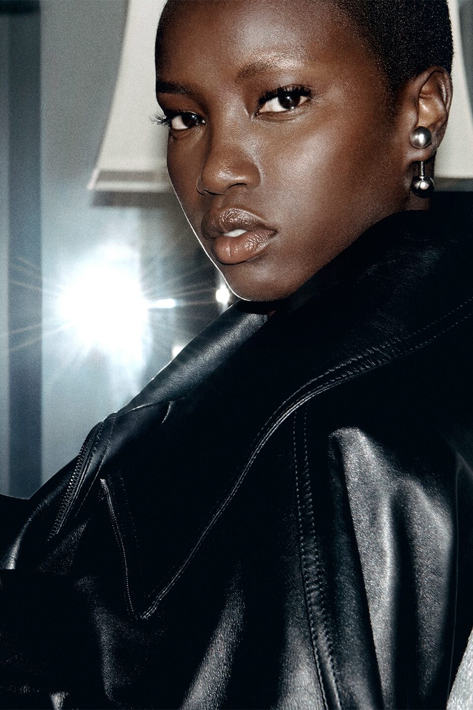 Anok Yai estrela a nova campanha da Balenciaga