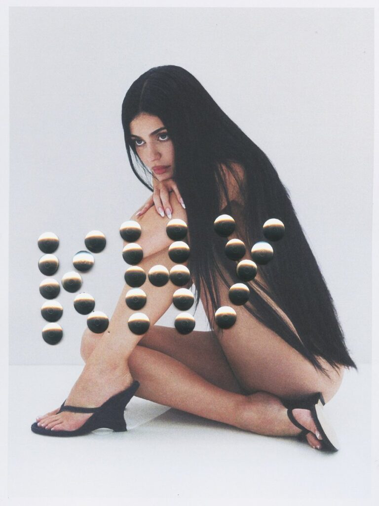 Kylie Jenner lança primeira coleção de sapatos
