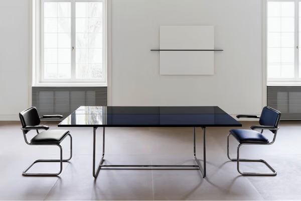 Jil Sander expande sua coleção de móveis com a Thonet